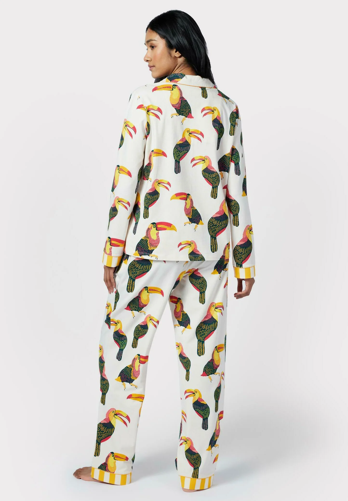 Pijama con estampado de tucán de Chelsea Peers