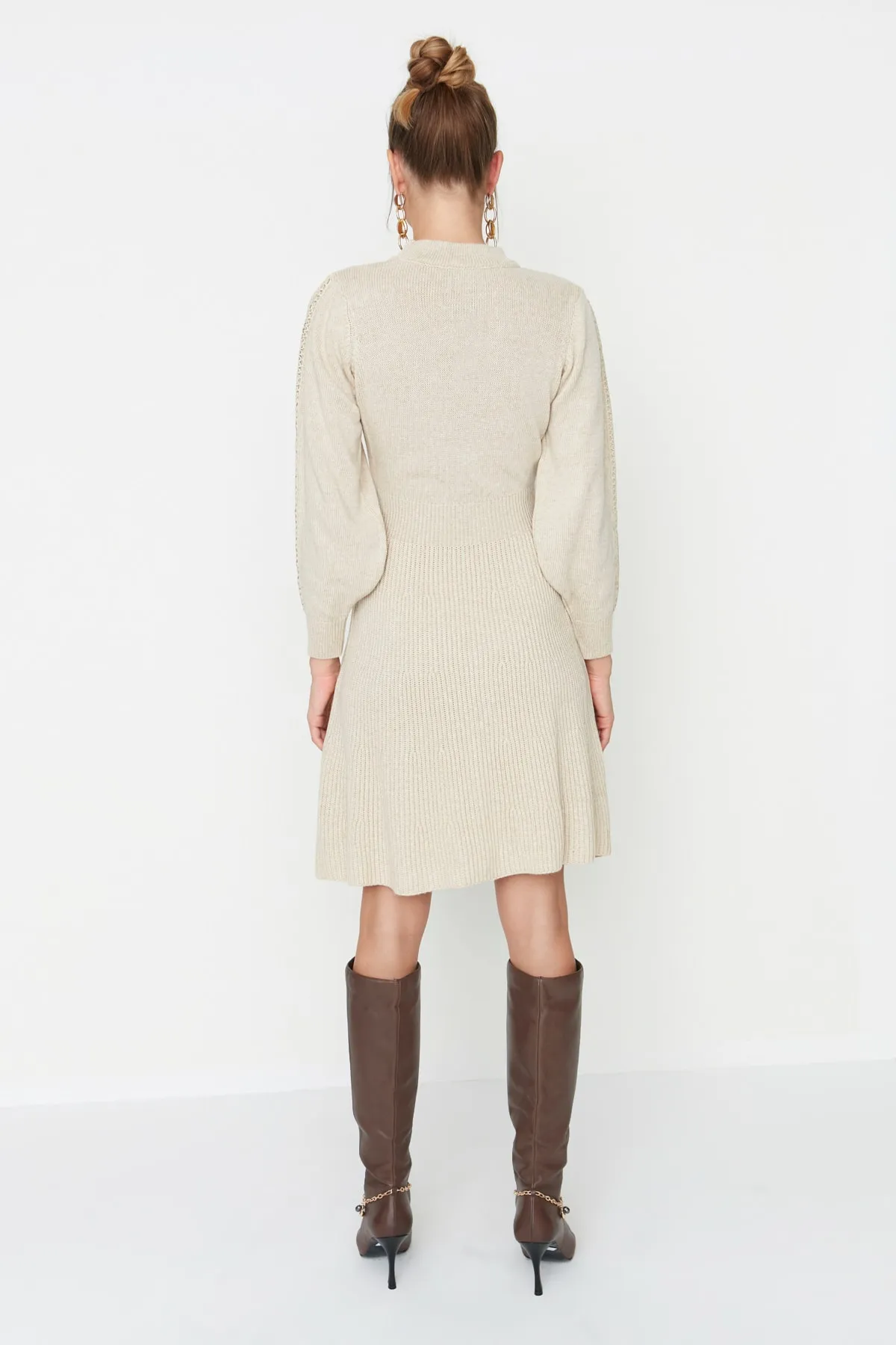 Trendyol Collection  Beigefarbenes Mini-Strickkleid TWOAW22EL0011