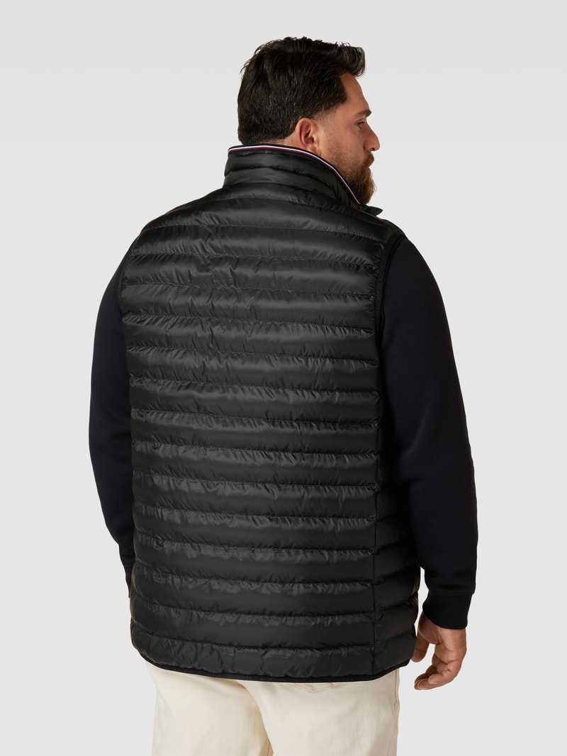 PLUS SIZE Steppweste mit Label-Detail in schwarz