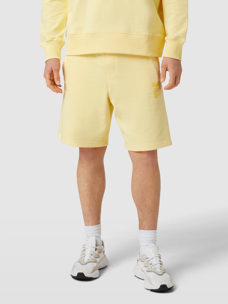 Sweatshorts mit Label-Stitching Modell 'BAIERN' in hellgelb