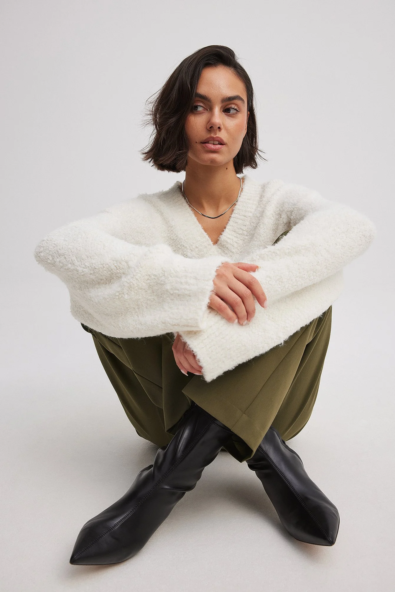 Crop-Strickpullover mit V-Ausschnitt