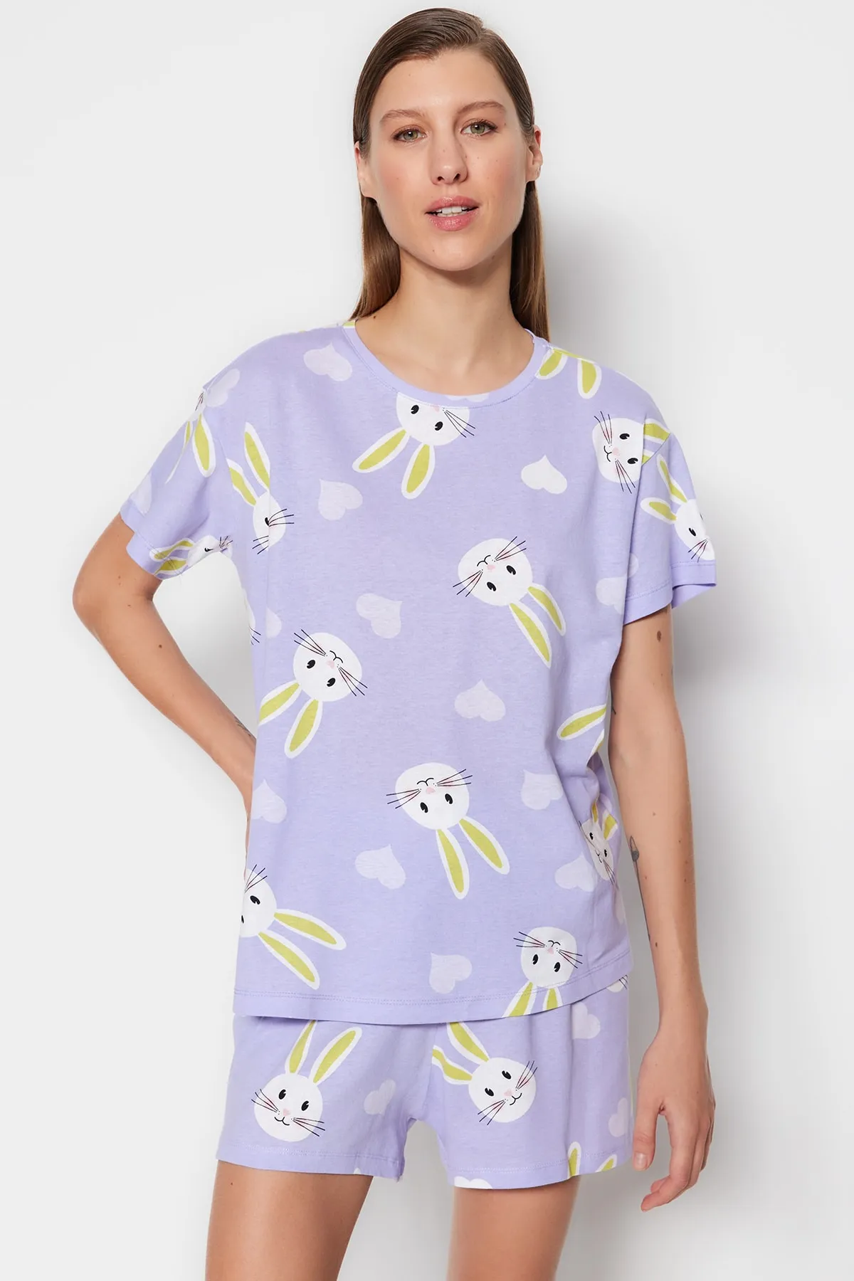 Trendyol Collection  Lila T-Shirt-Shorts aus 100 % Baumwolle mit Herz-Kaninchen-Muster und gestricktem Pyjama-Set THMSS23PT00005