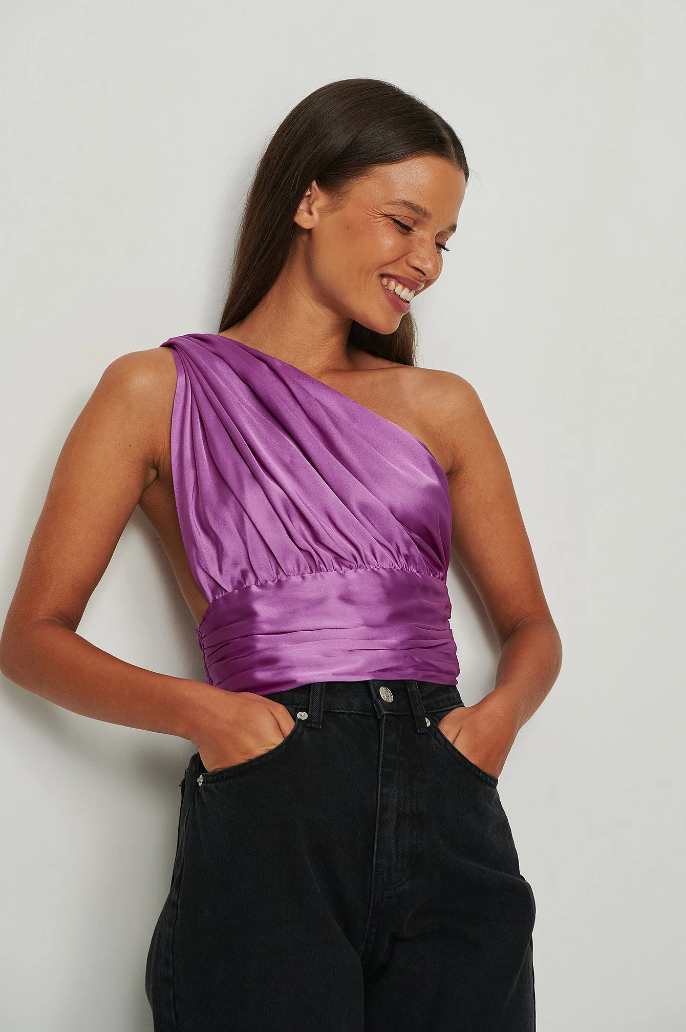 Recyceltes Satin-Oberteil mit geraffter Taille