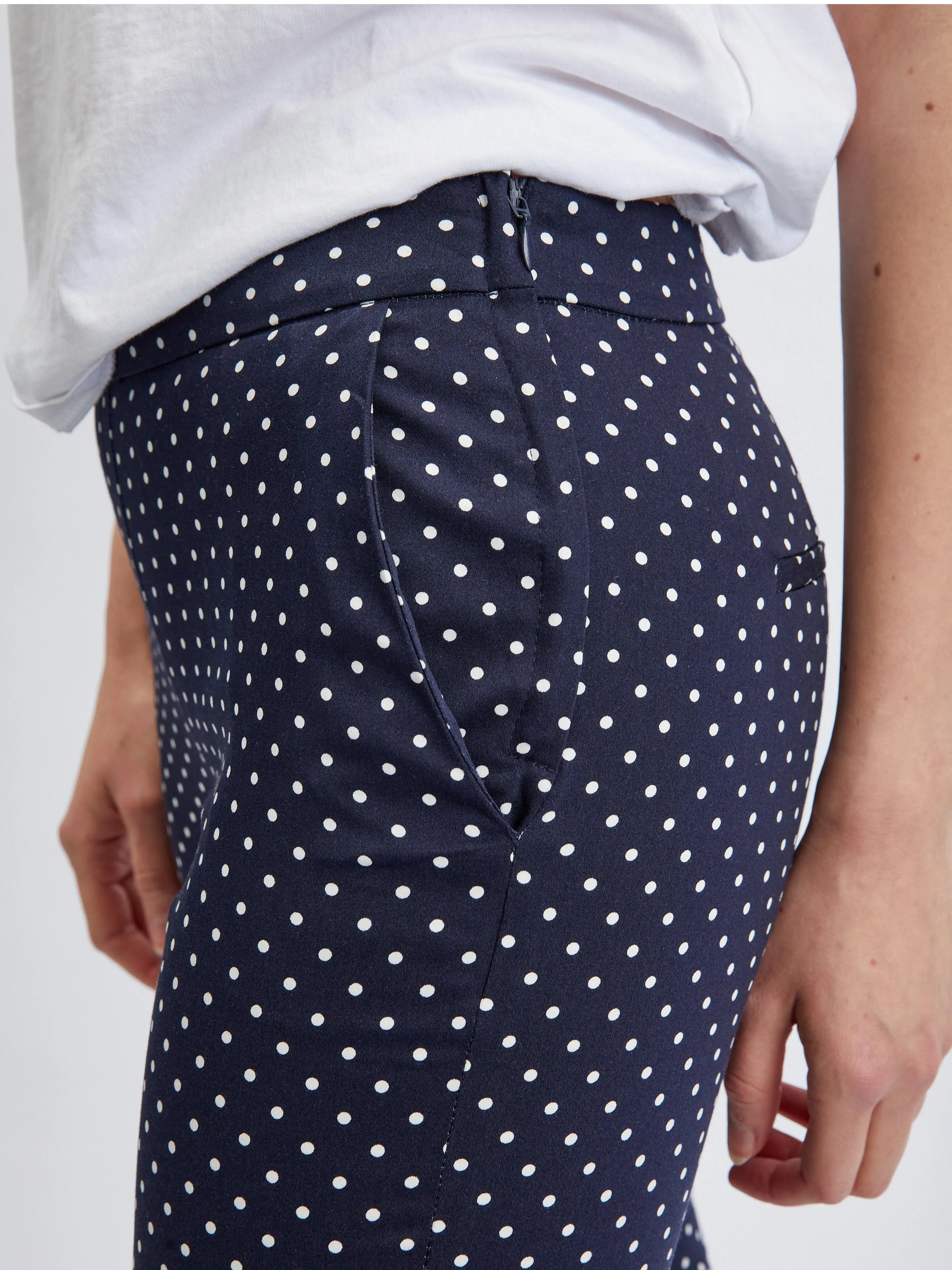 Dunkelblaue dreiviertellange Damen-Tupfenhose ORSAY