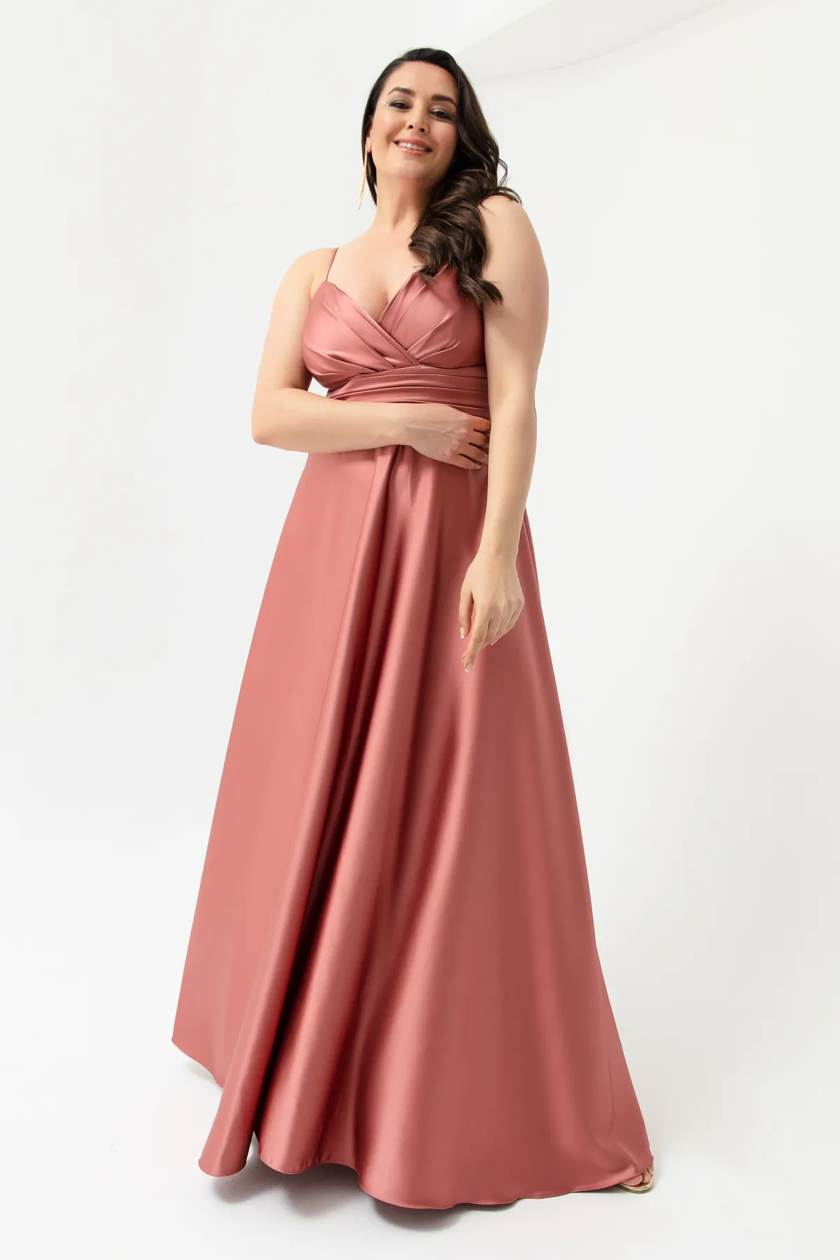 Lafaba  Langes Abendkleid und Abschlusskleid aus Satin für Damen in Lachsfarben mit Seilriemen in Übergröße