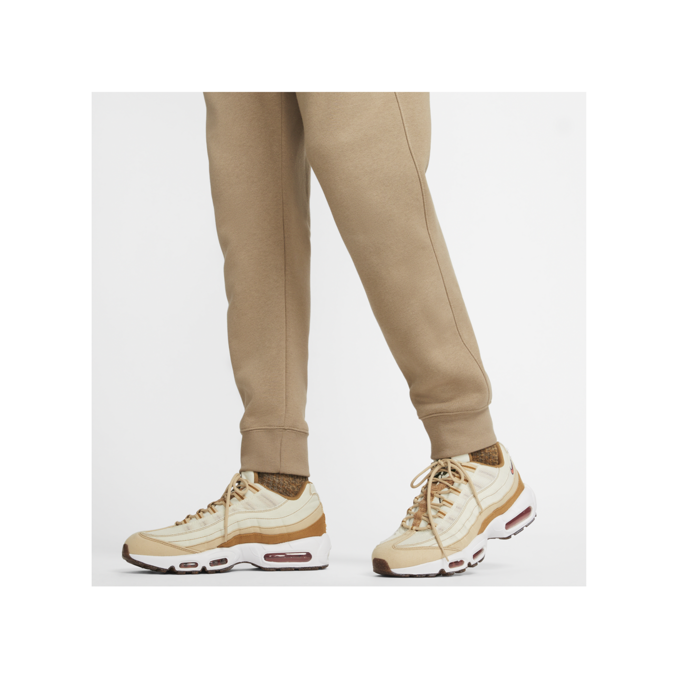 Nike Club Fleece Jogginghose Braun Weiss F247