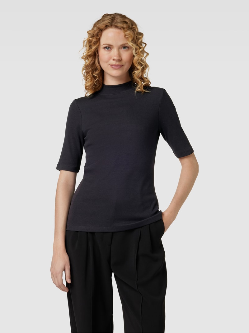 T-Shirt in Feinripp-Optik in schwarz