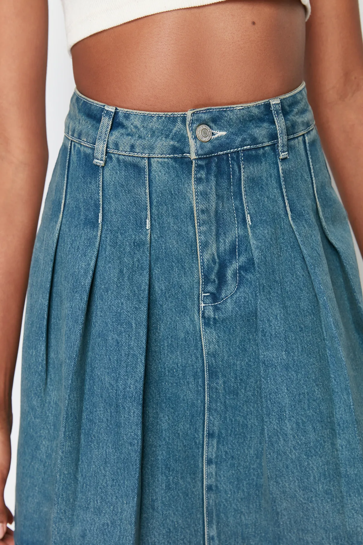 Trendyol Collection  Blauer Falten-Jeansrock TWOSS24ET00200