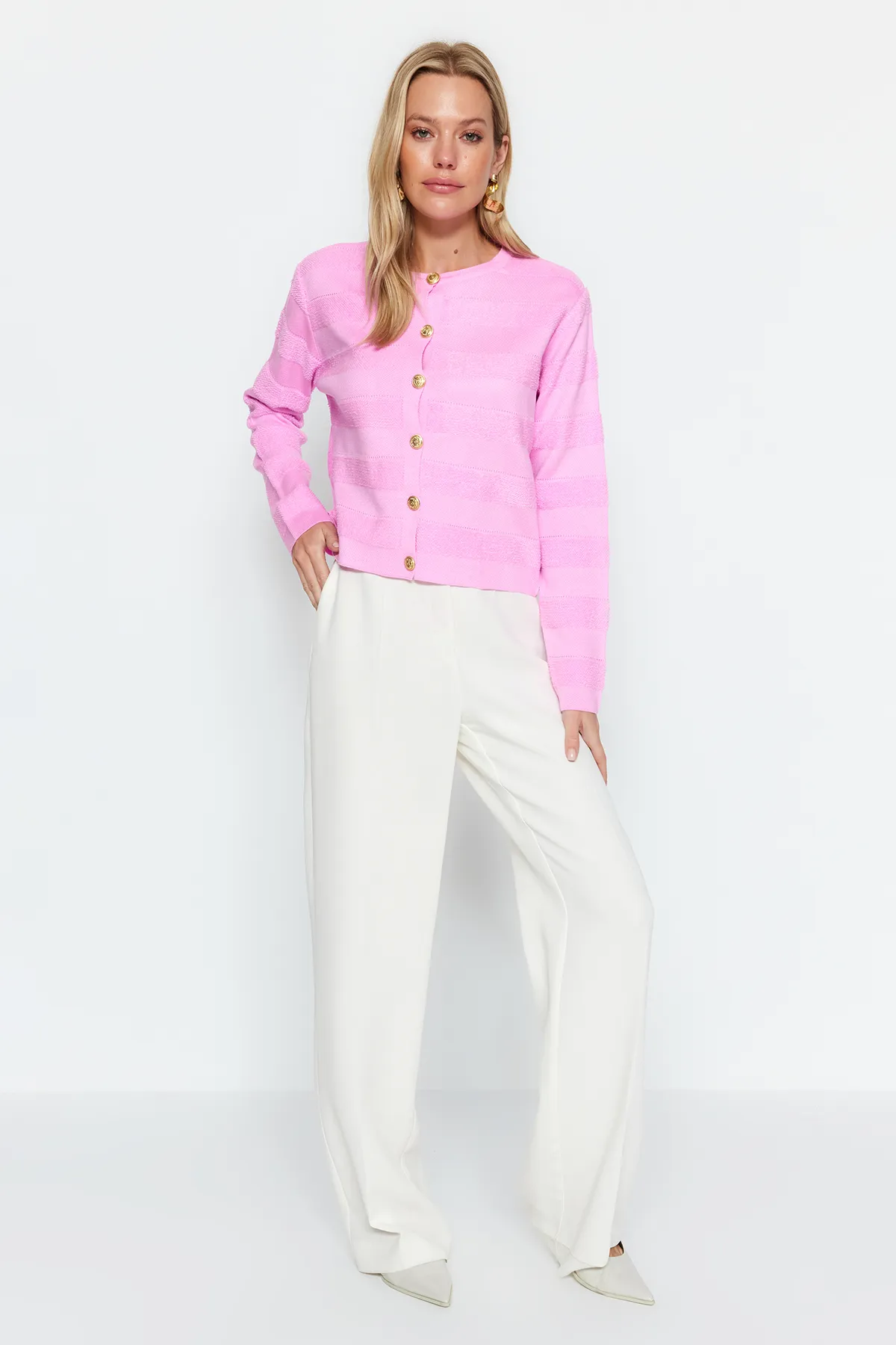 Trendyol Collection  Rosa Strickcardigan mit Rundhalsausschnitt TWOAW24HI00337