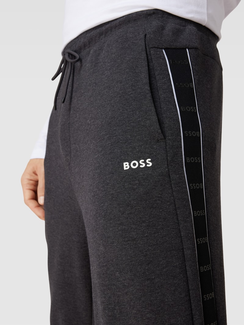 Sweatpants mit Galonstreifen Modell 'HADIKO' in mittelgrau