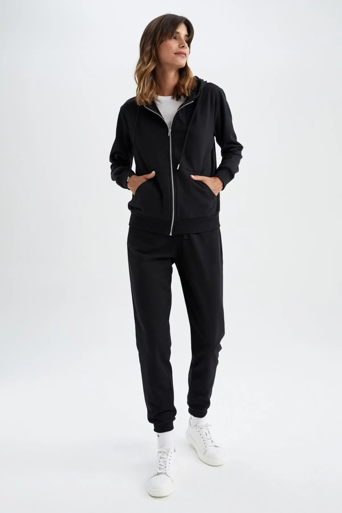 DeFacto  Normal geschnittene Basic-Jogginghose aus dünnem Sweatshirtstoff mit Taschen
