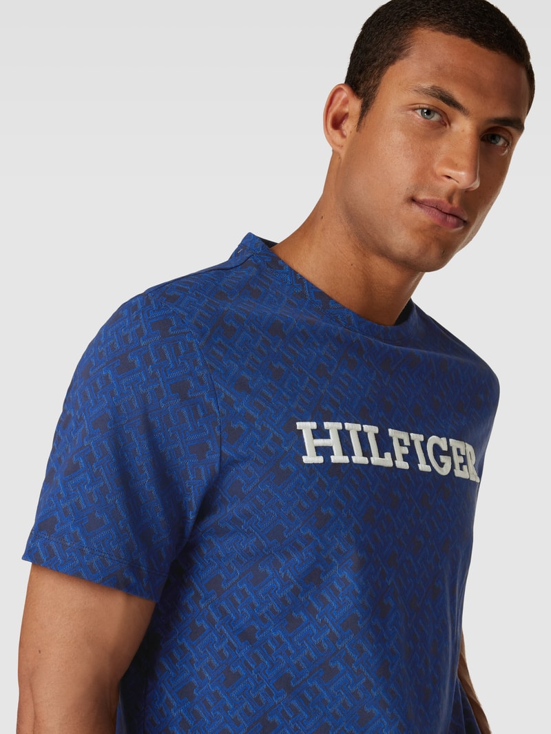 Regular Fit T-Shirt mit Logo-Muster in marineblau