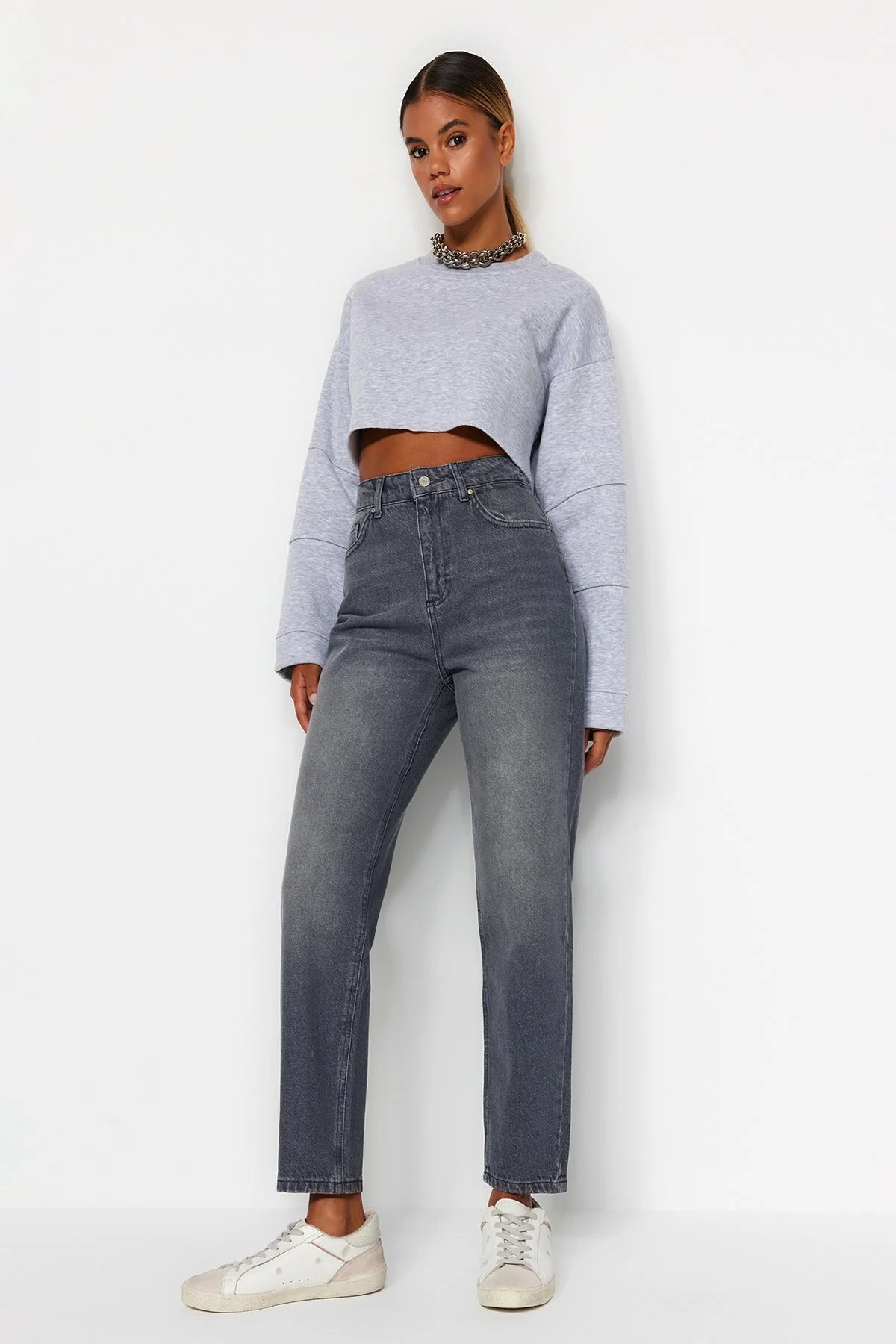 Trendyol Collection  Graue Mom-Jeans mit hoher Taille TWOAW24JE00076