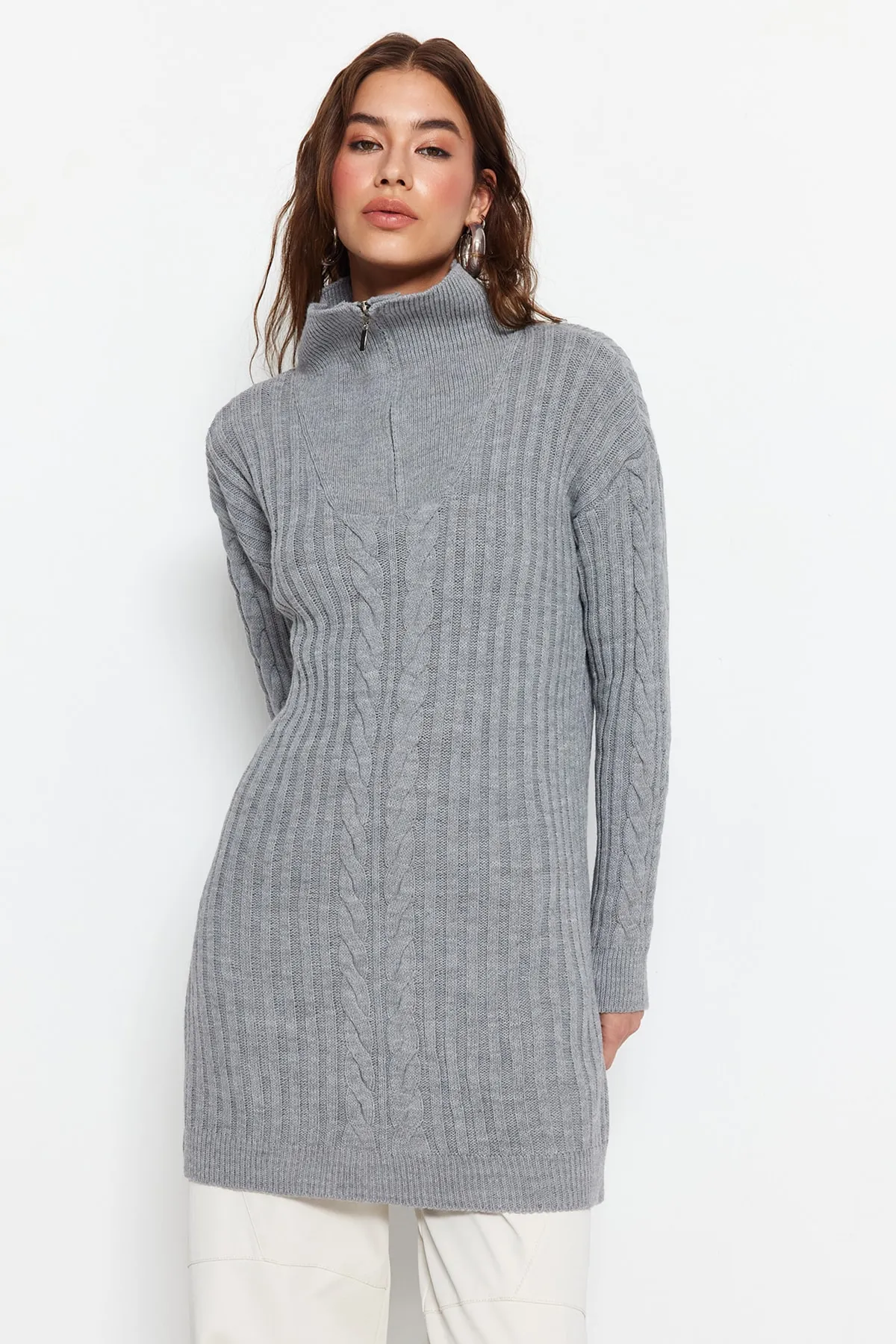 Trendyol Modest  Grauer Thessaloniki-Strickpullover mit Reißverschluss TCTAW23AK00017