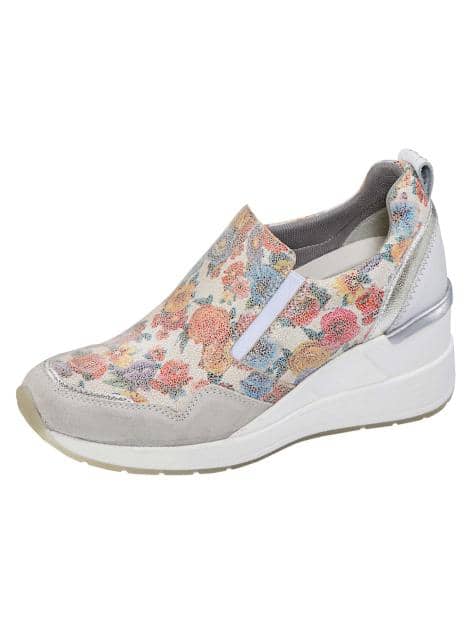 Slipper mit besonders hohem Keilabsatz