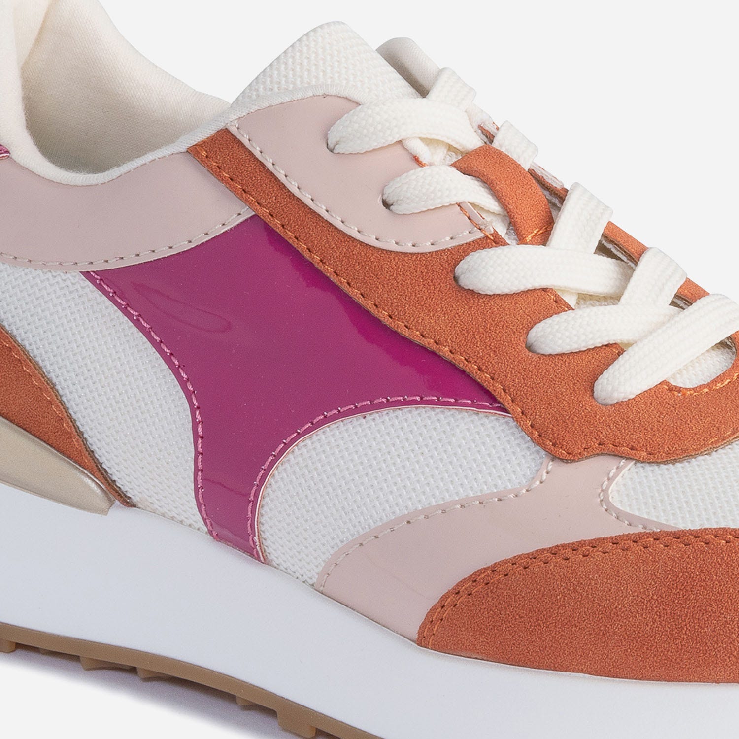 Tennis TEXTO beige et terracotta à détails vernis roses