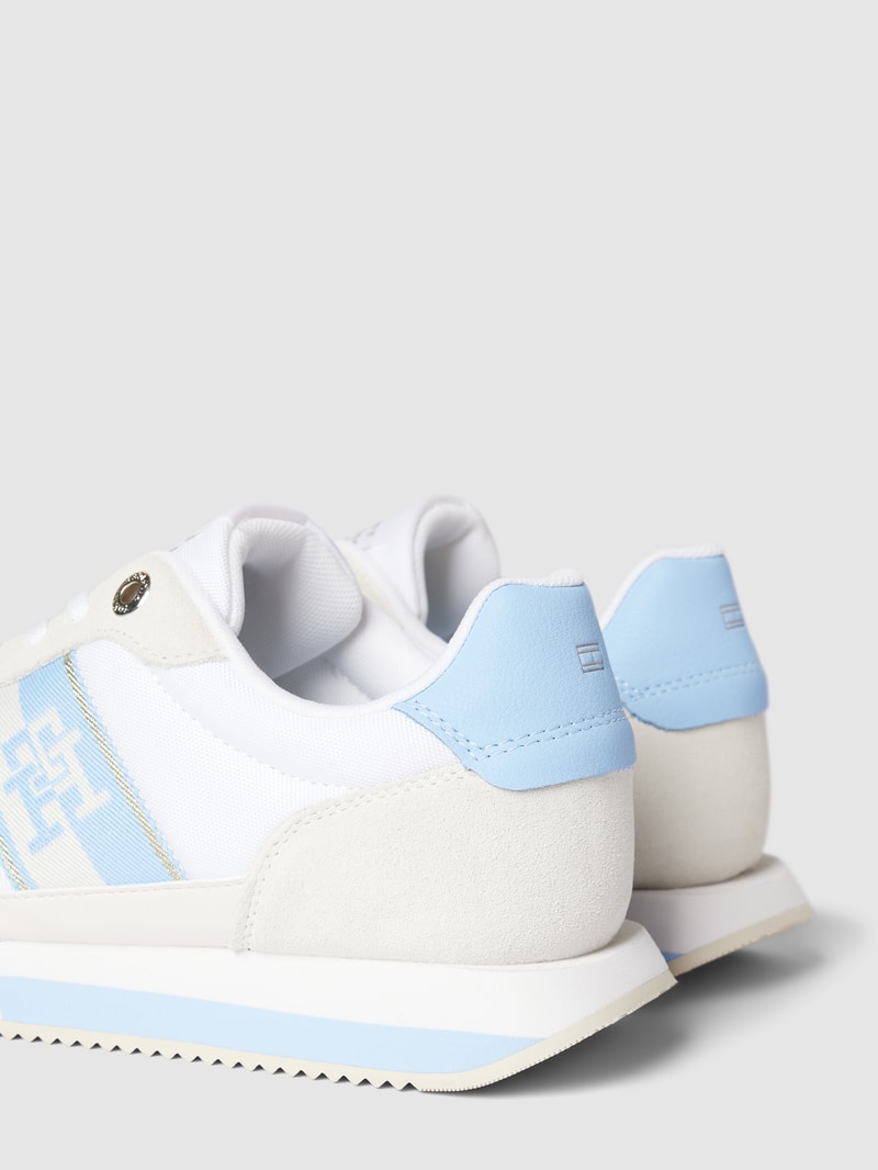 Sneaker mit tonalem Besatz Modell 'RUNNER' in hellblau