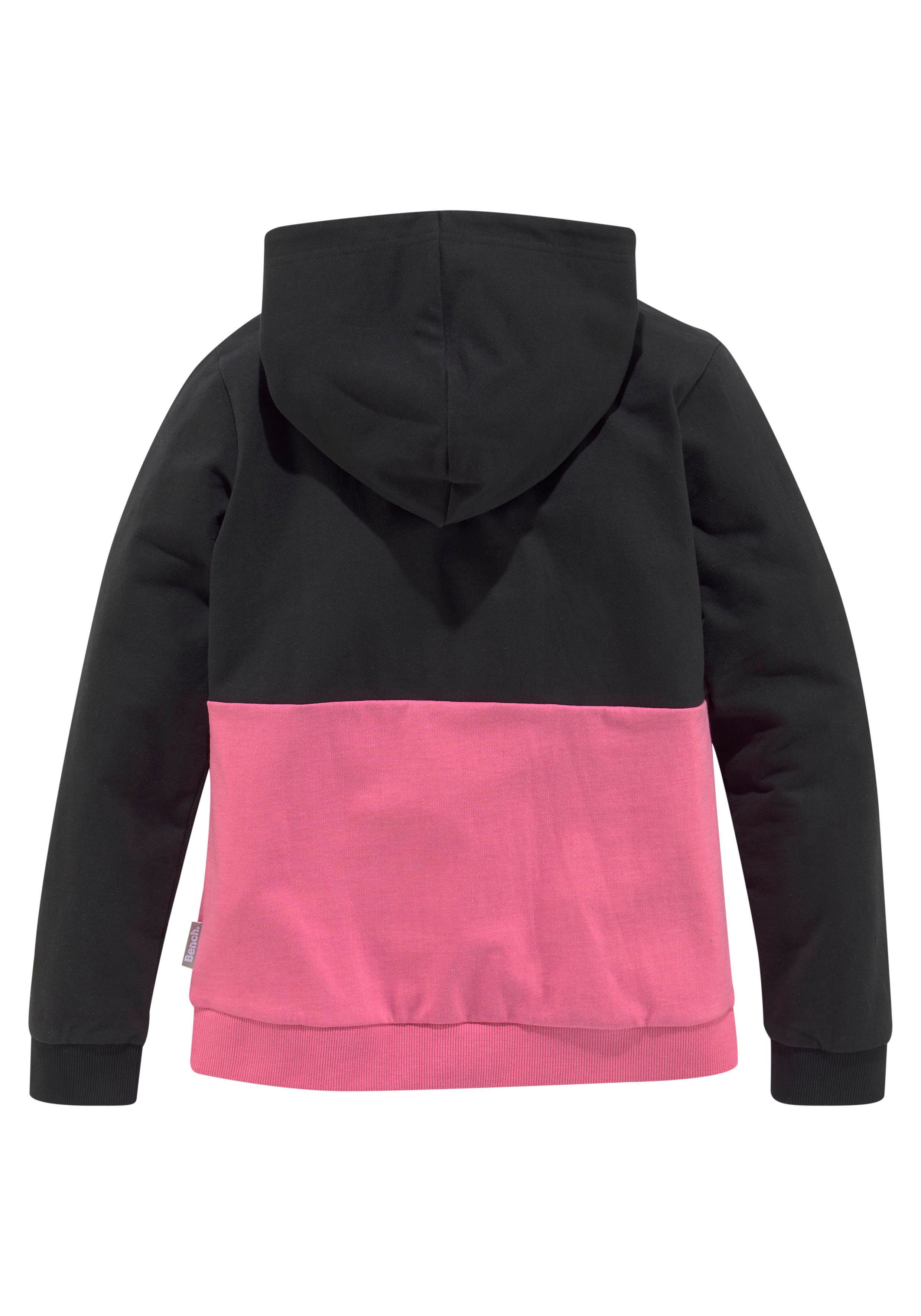 Bench. Kapuzensweatshirt mit Logoprints