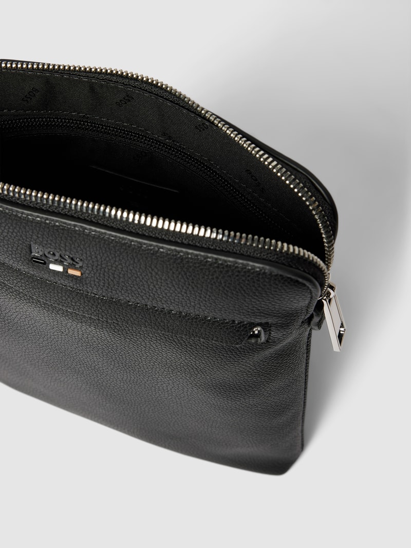 Umhängetasche mit Label-Applikation Modell 'Ray' in schwarz