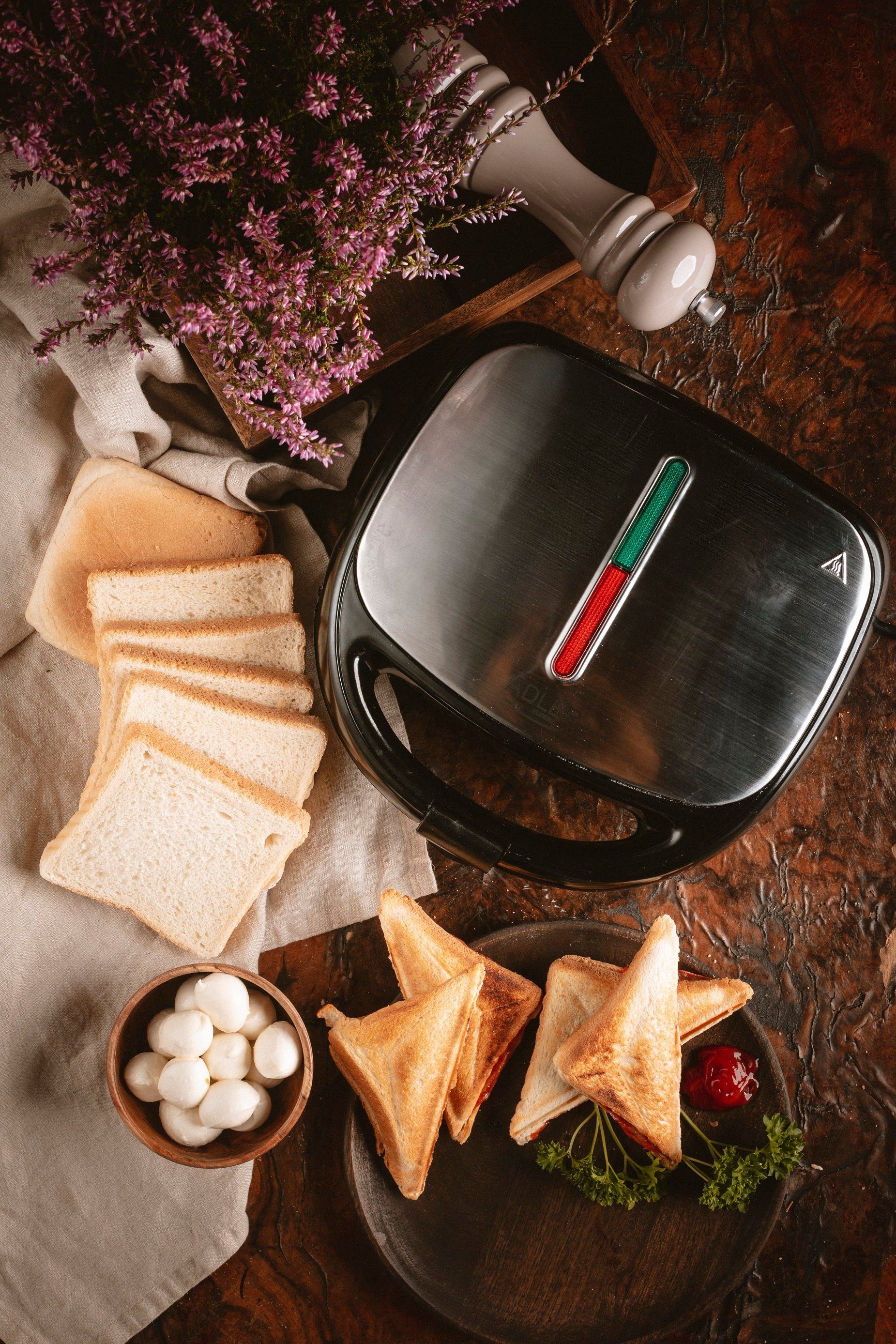 JUNG Sandwichmaker ADLER A3040 Sandwichmaker Sandwich Maker Waffeleisen Kontaktgrill, 1200 W, Toaster Antihaftbeschichtet leichte Reinigung Sandwichtoaster BPA frei