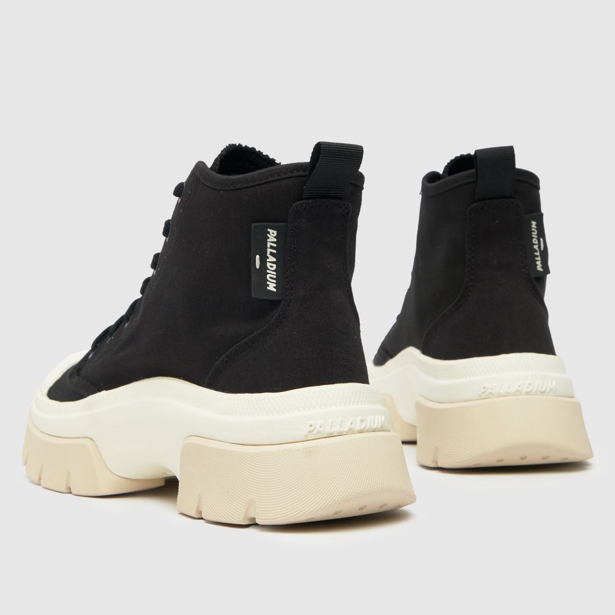 Palladium Pallawave superge v črno-beli barvi