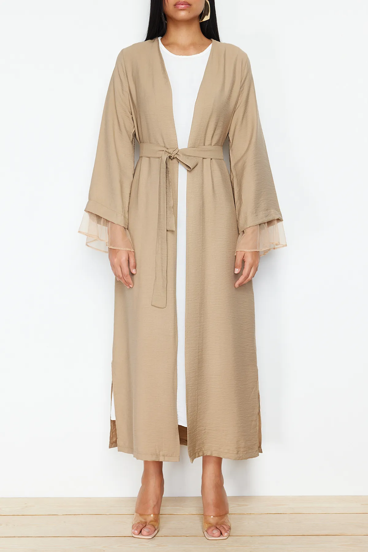 Trendyol Modest  Gewebte Kappe mit Gürtel und Tülldetail in Nerzfarbe, Ferace und Abaya TCTSS24KF00010