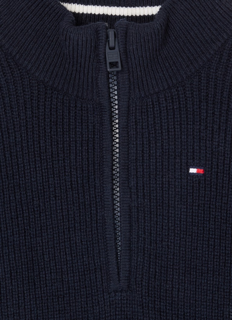 Pulover Tommy Hilfiger confecționat dintr-un amestec subțire de lână, închis cu fermoar scurt.