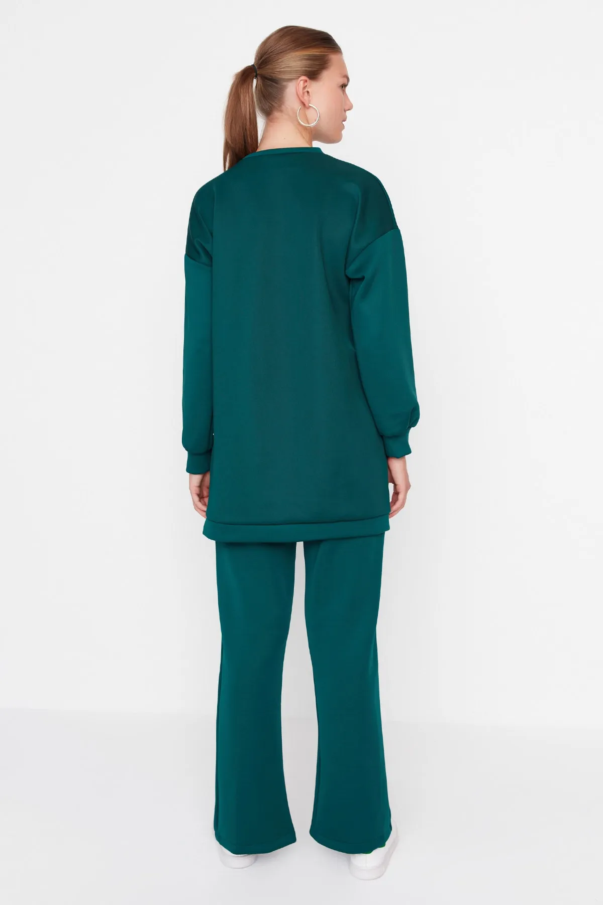 Trendyol Modest  Grünes Scuba-Tunika-Hose-Set aus Oberteil und Unterteil mit Schlitzdetail TCTAW23US00201