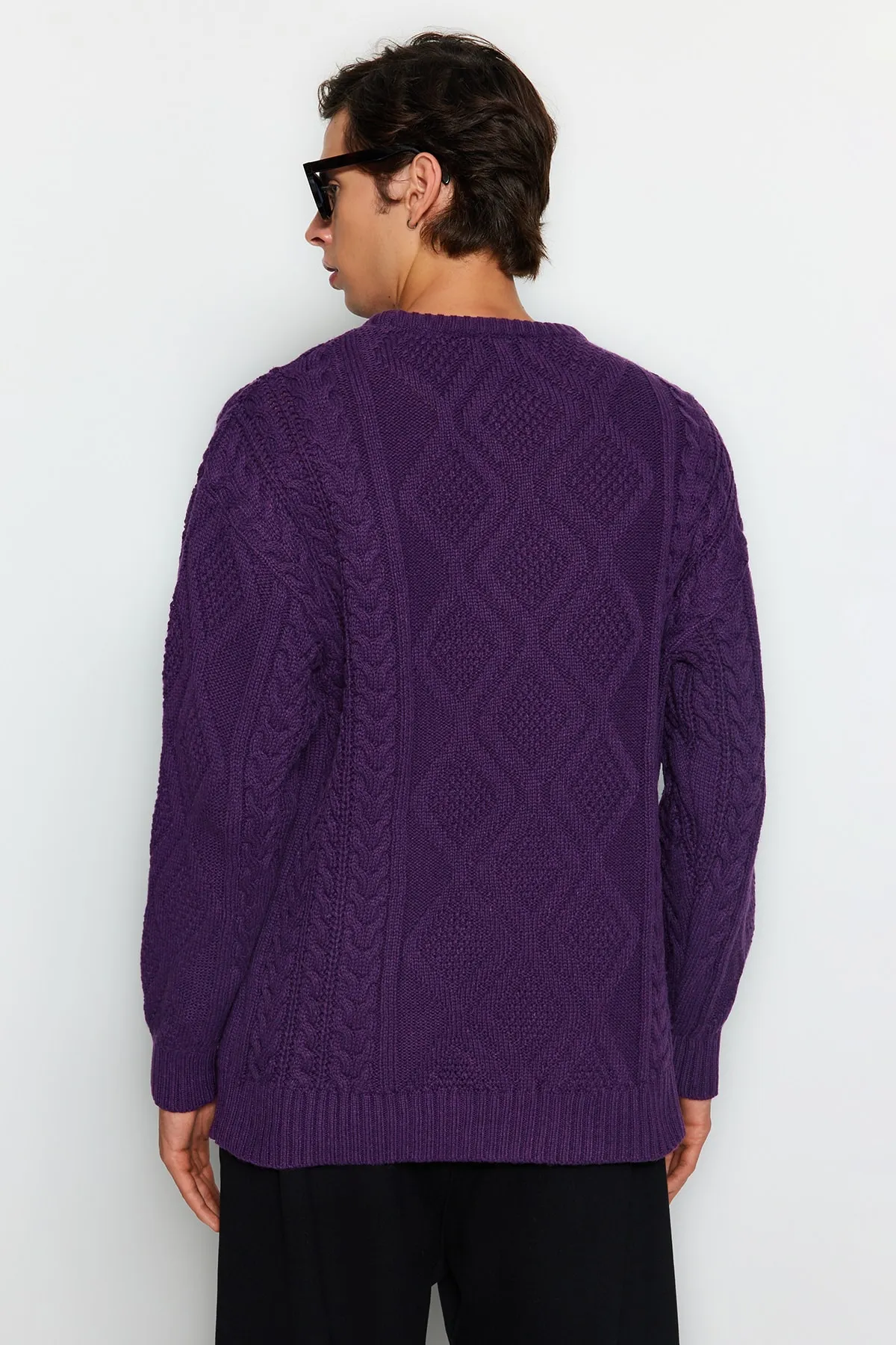 Trendyol Collection  Lila Unisex-Strickpullover mit weitem Schnitt und Rundhalsausschnitt aus geflochtenem Haar TMNAW23KZ00280