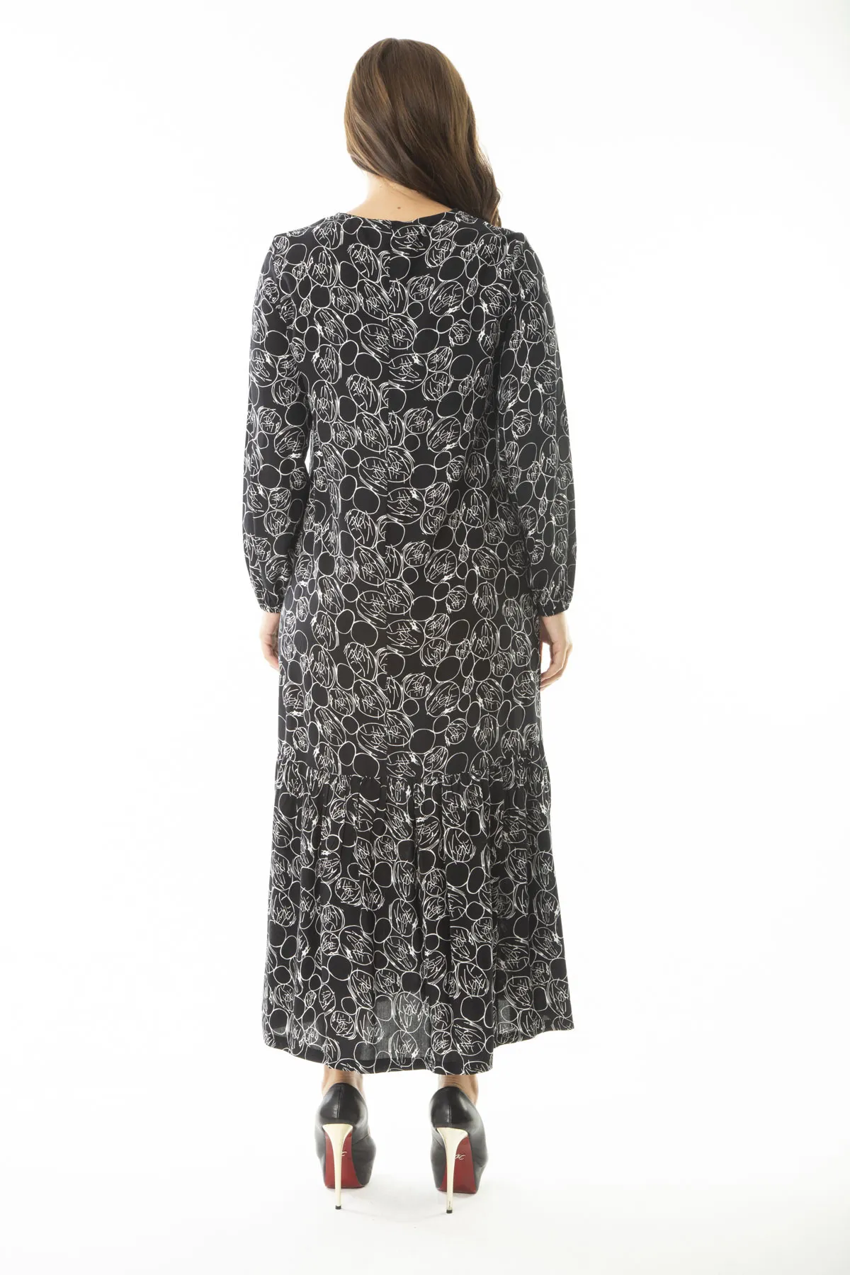 Şans  Damen-Kleid mit langen Ärmeln und gestuftem Saum aus gewebtem Viskosestoff in großer Größe in Schwarz 65N36885