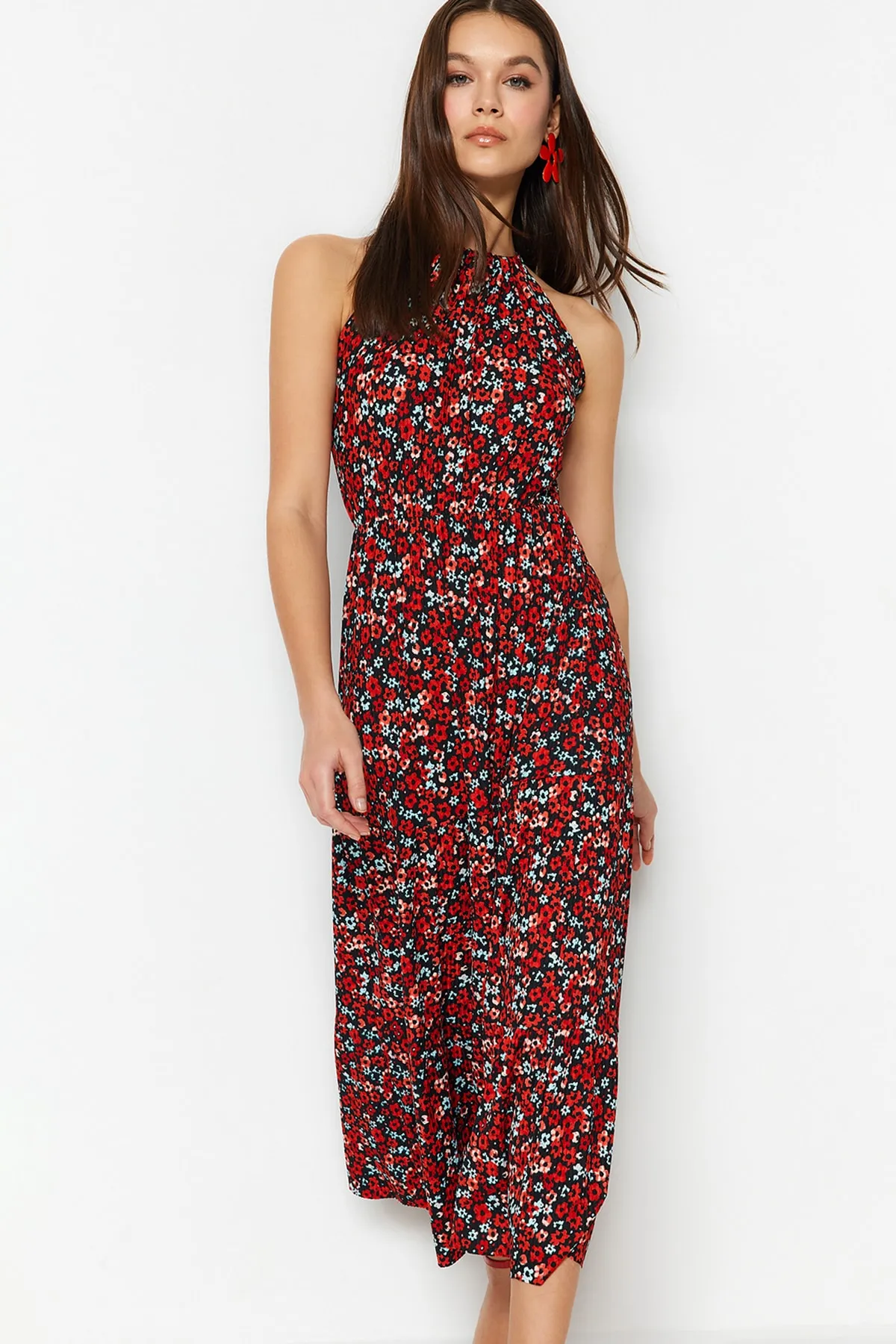 Trendyol Collection  Mehrfarbiges, bedrucktes Maxi-Strickkleid in A-Linie mit Blumenmuster und Neckholder TWOSS23EL00705