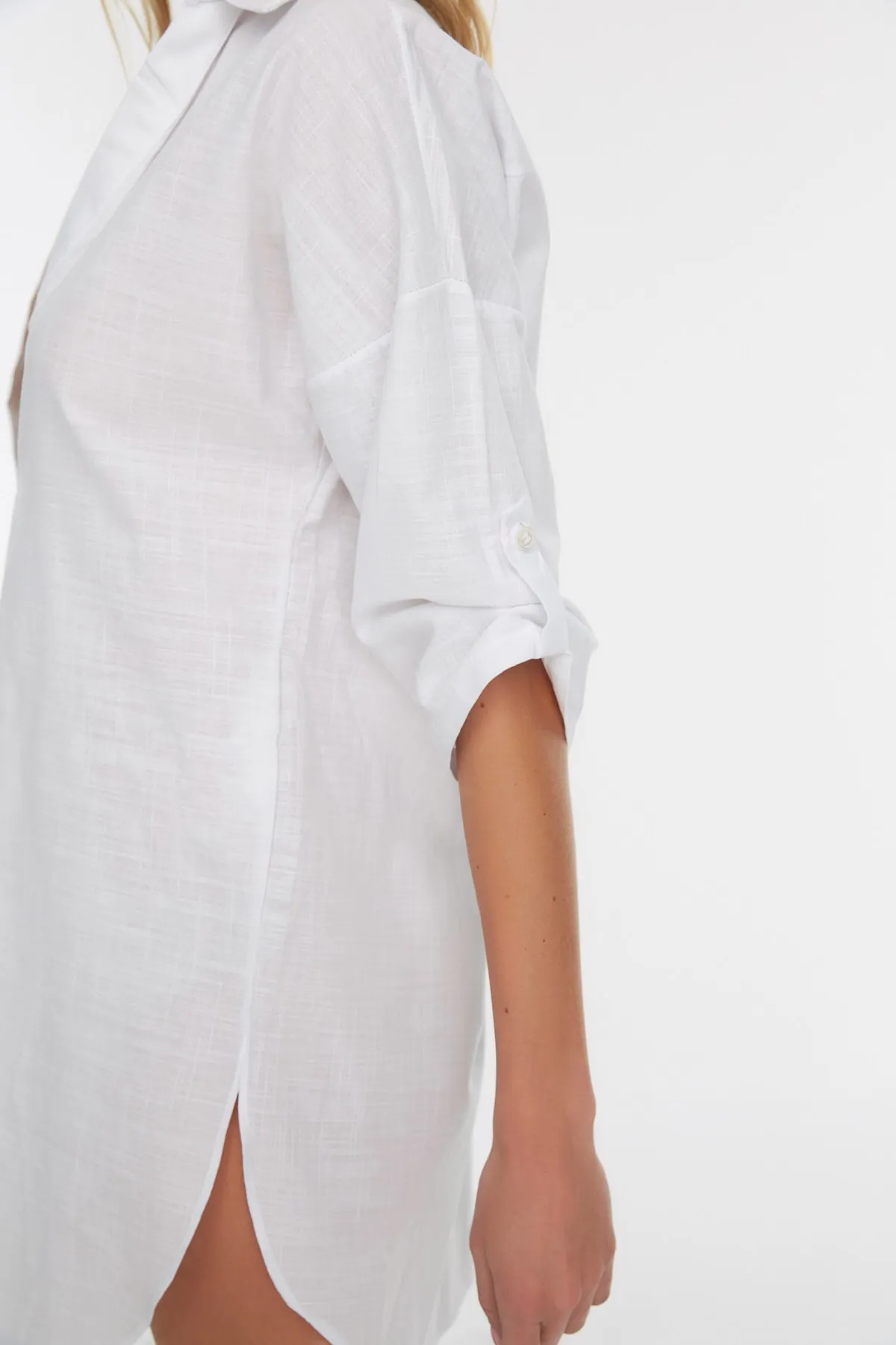 Trendyol Collection  Weißes Mini-Strandkleid aus 100 % gewebter Baumwolle TBESS21EL3979