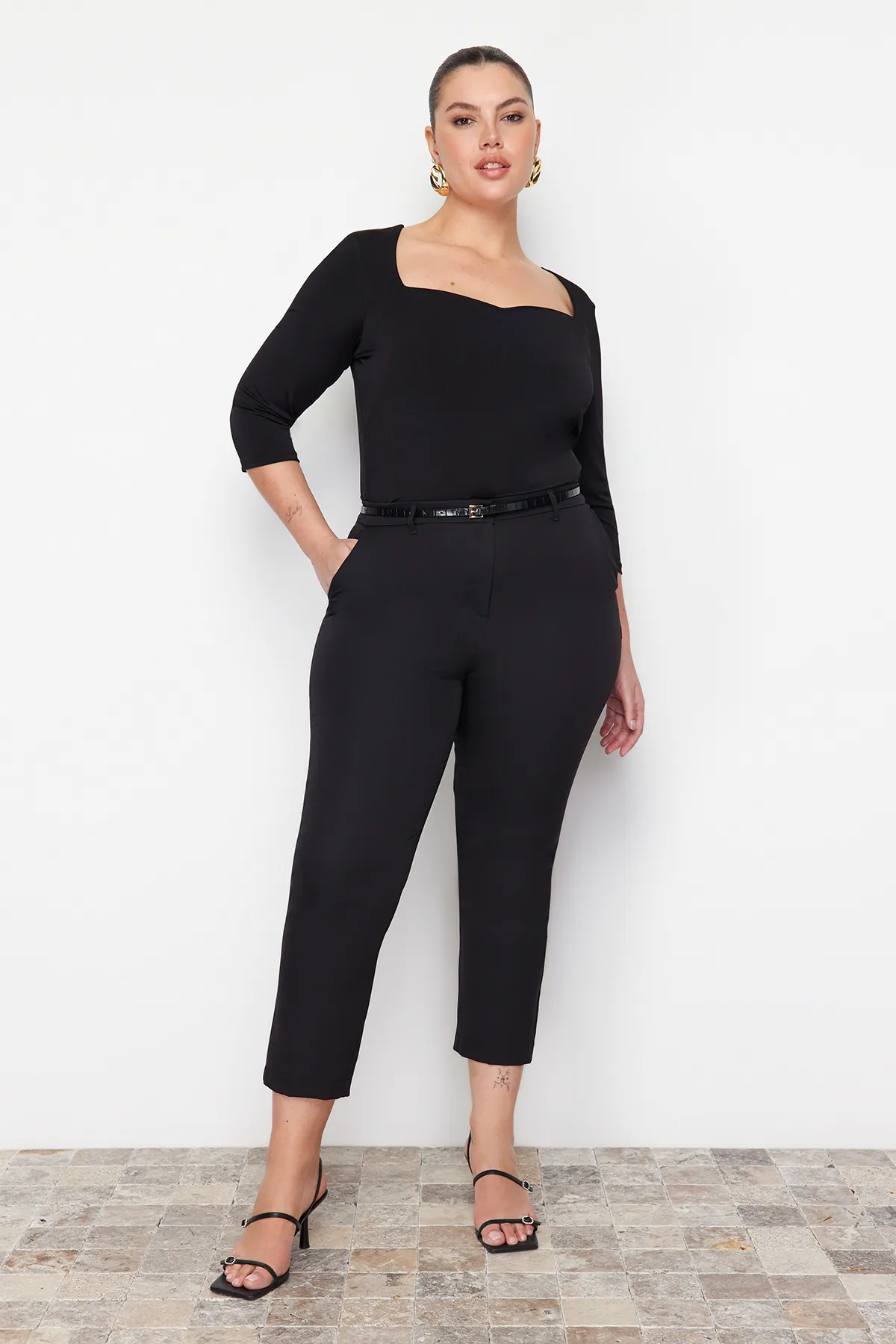 Trendyol Curve  Schwarze gewebte Hose TBBAW23AR00020