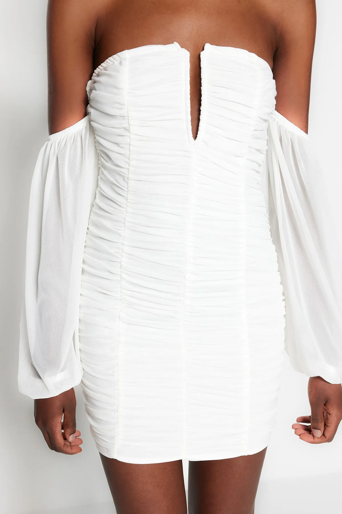 Trendyol Collection  Ecru, figurbetontes, gefüttertes Tüll-Brautabendkleid TPRSS23EL00189