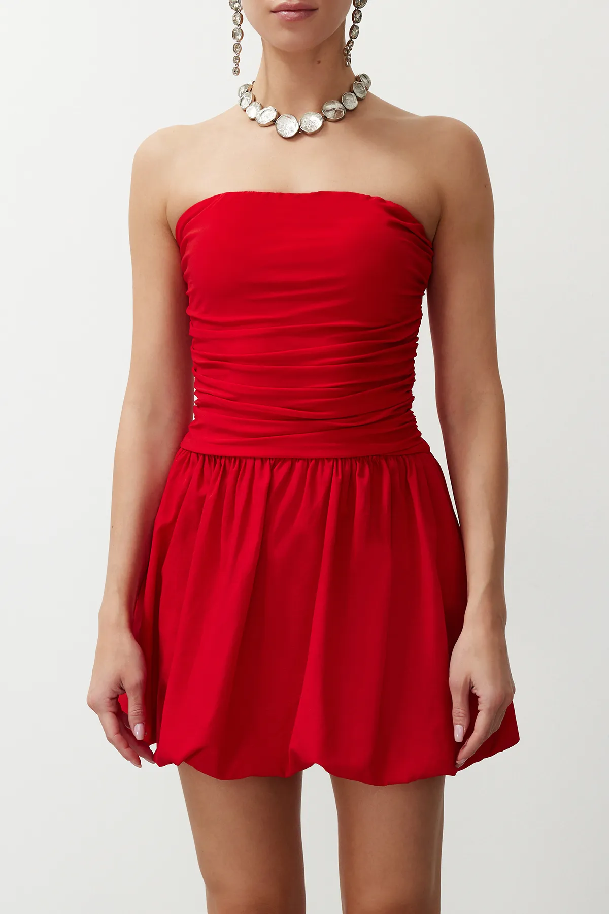 Trendyol Collection  Rotes, elegantes Abendkleid mit Taillenöffnung/Skater-Muster TPRSS24EL00074