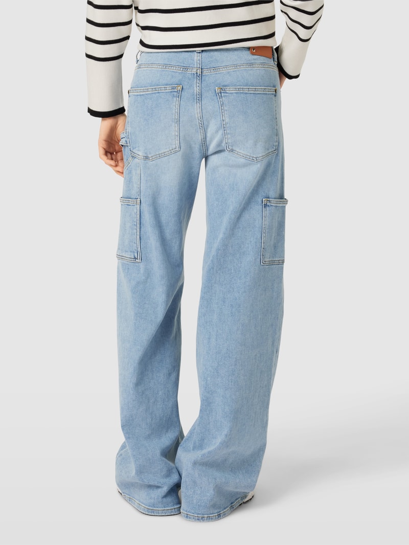 Jeans mit Label-Patch Modell 'ALIA' in hellblau