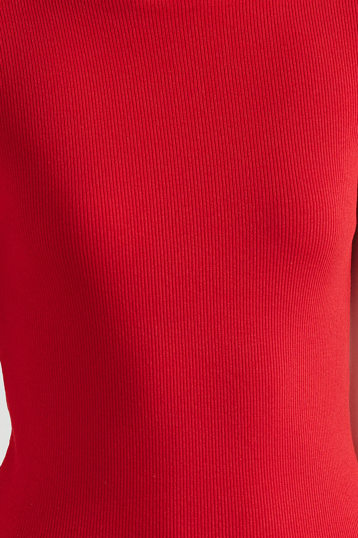 Trendyol Collection  Rotes, geripptes, dehnbares Strick-Midi-Bleistiftkleid mit Rundhalsausschnitt TWOSS24EL00486