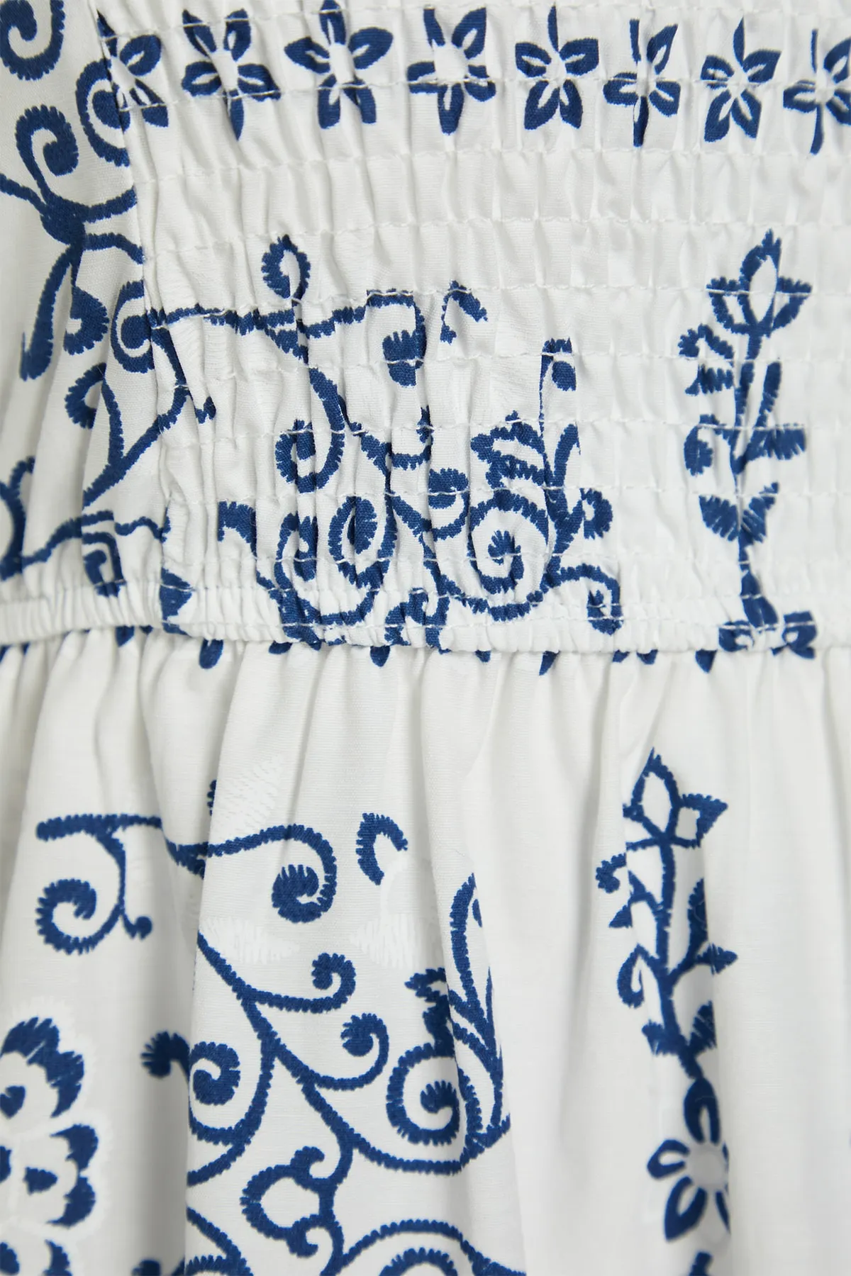 Trendyol Collection  Weißes gewebtes Kleid TWOSS23EL01910