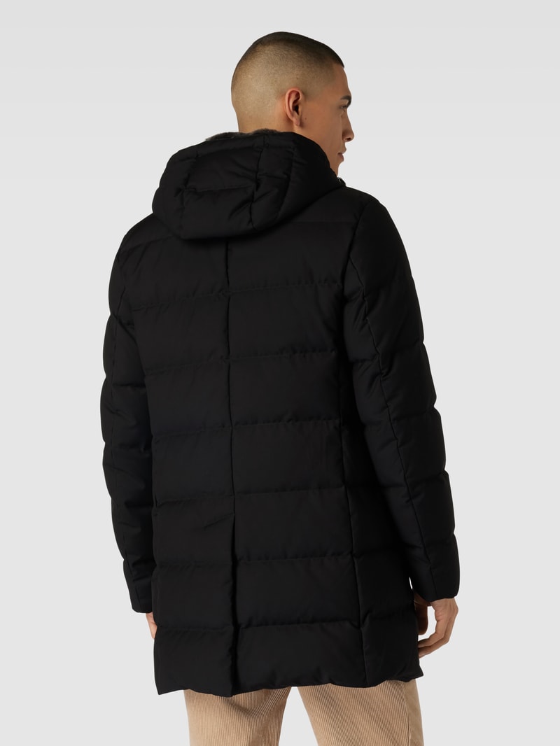 Steppmantel mit Kapuze in schwarz