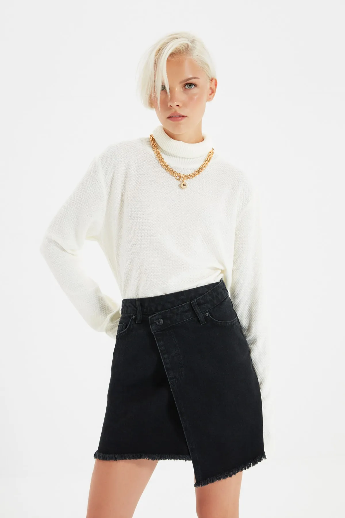 Trendyol Collection  Schwarzer asymmetrischer Jeansrock TWOAW20ET0071