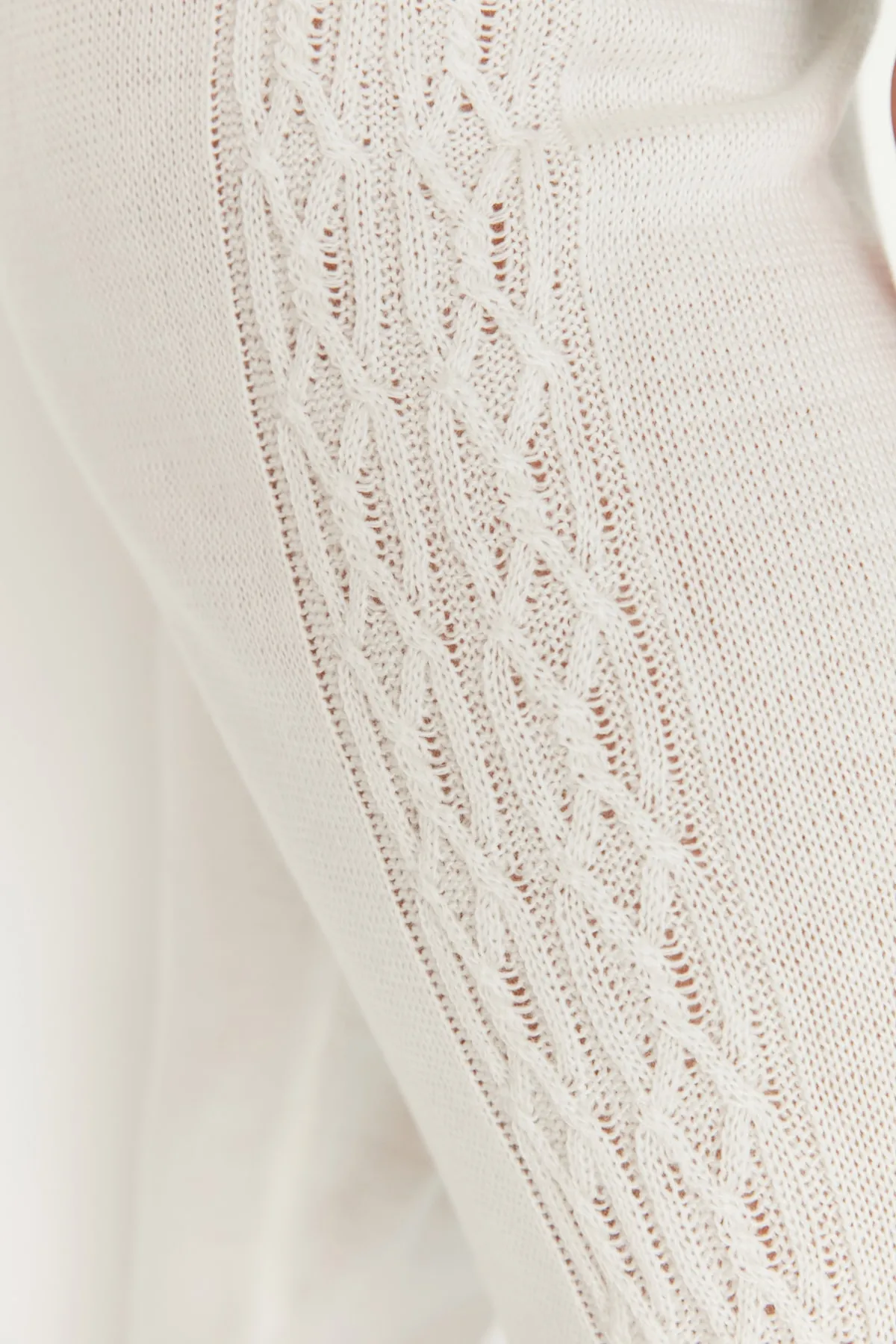 Trendyol Collection  Ecrufarbenes Strickoberteil und -unterteil mit detailliertem Strickmuster TWOAW23AU00041