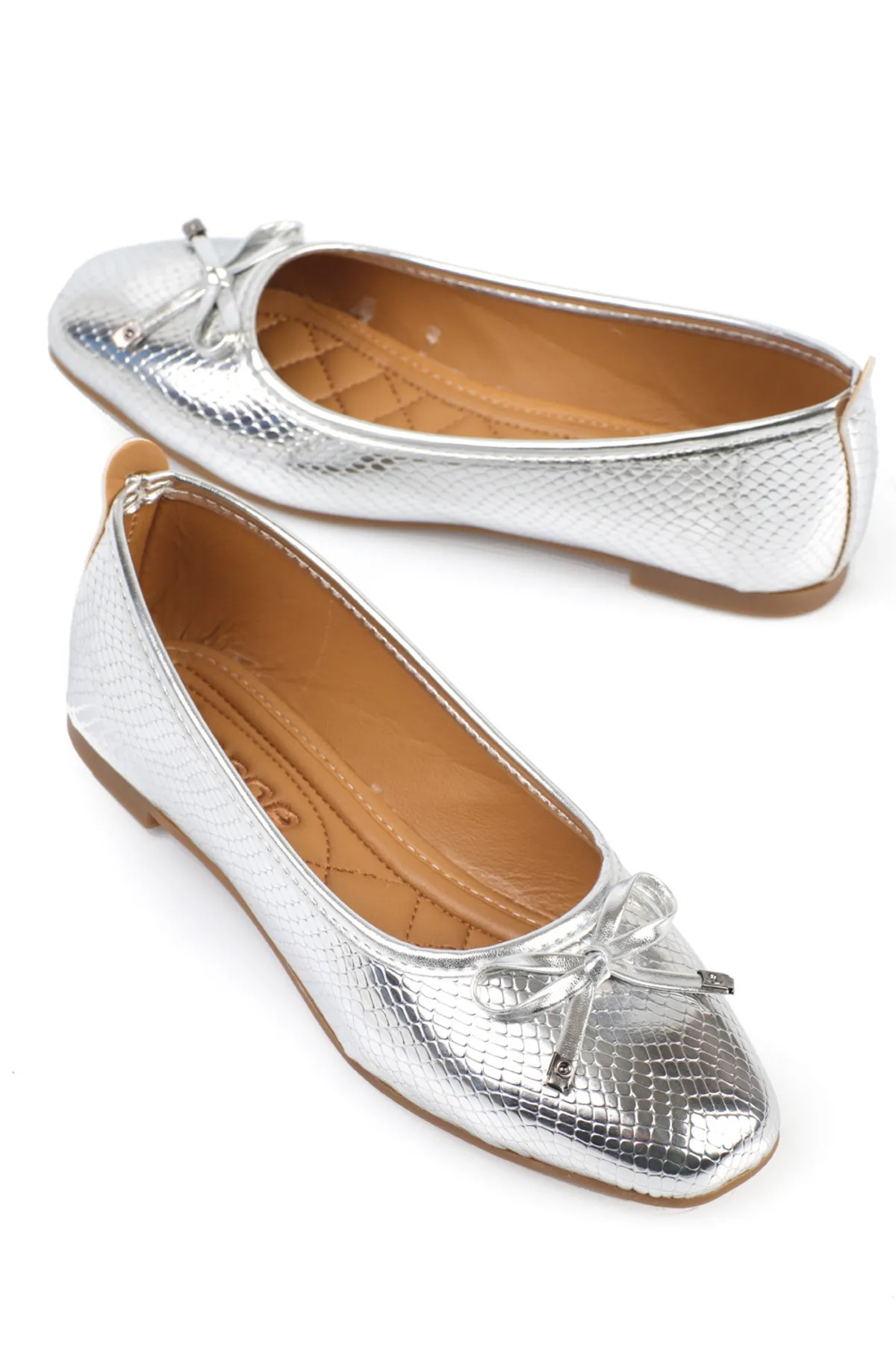 Capone Outfitters  Hana Trend Silver Damen-Ballerinas mit Schleife