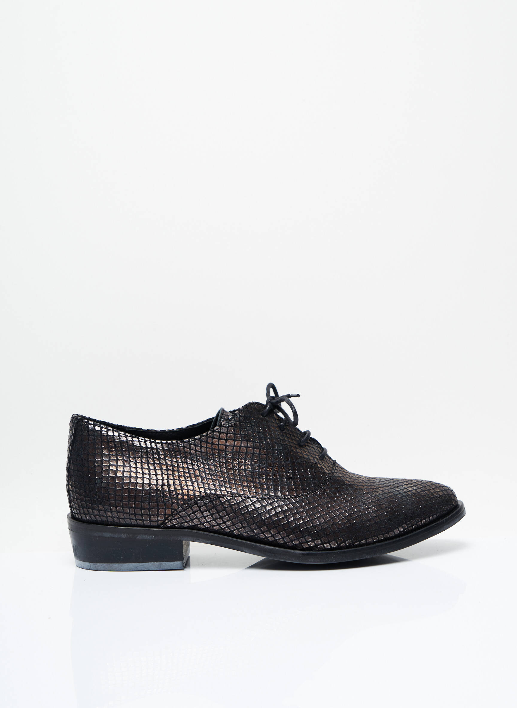 Regard Derby Femme couleur gris