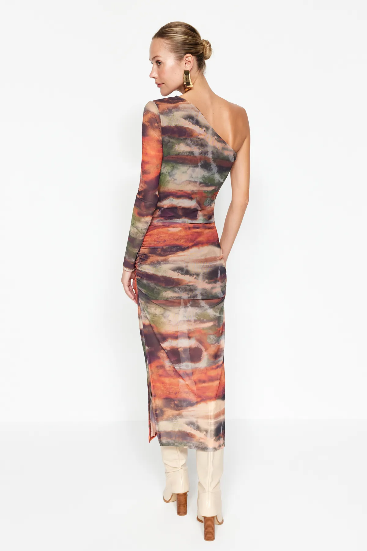 Trendyol Collection  Mehrfarbiges, figurbetontes, drapiertes One-Shoulder-Maxi-Strickkleid mit Tüllfutter TWOSS23EL01799
