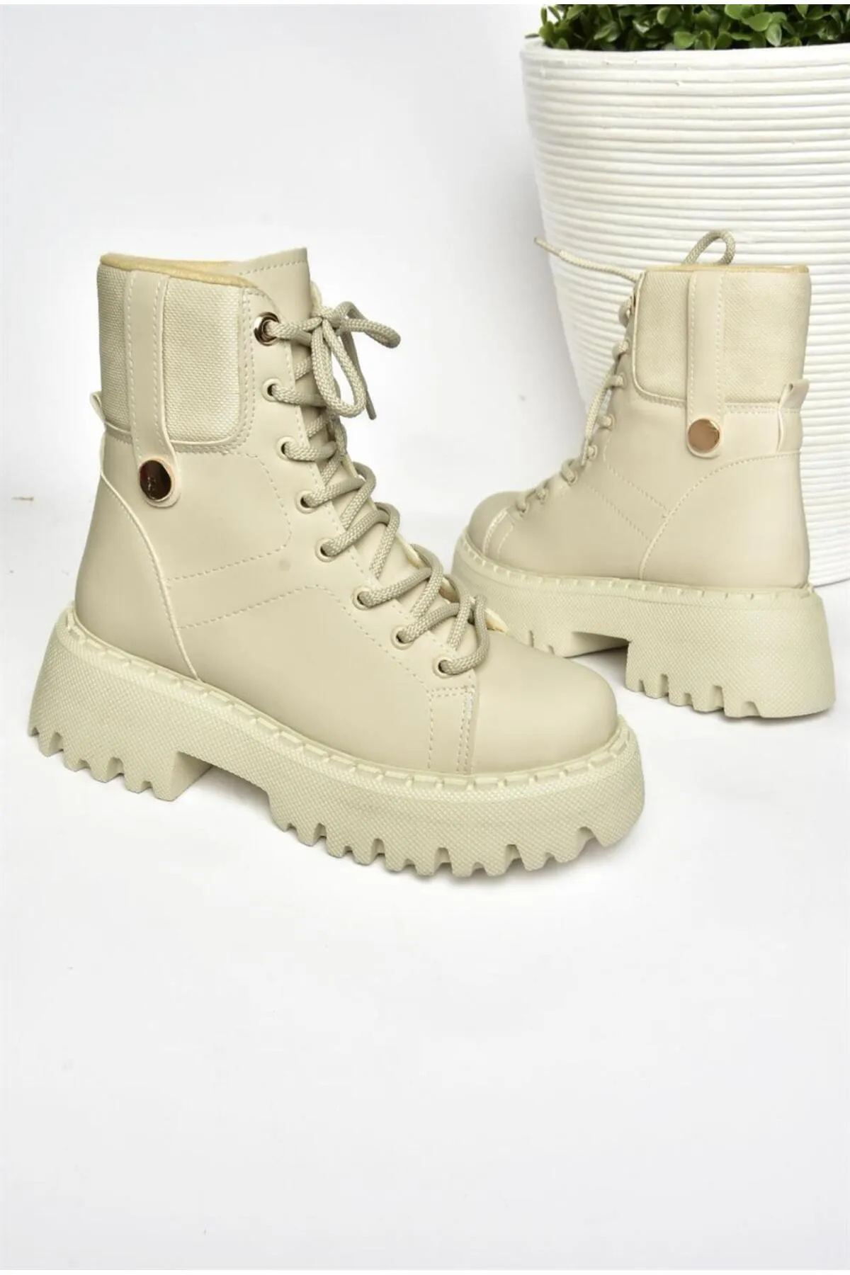 Fox Shoes  R973970109 Beigefarbene Damenstiefel mit dicken Sohlen