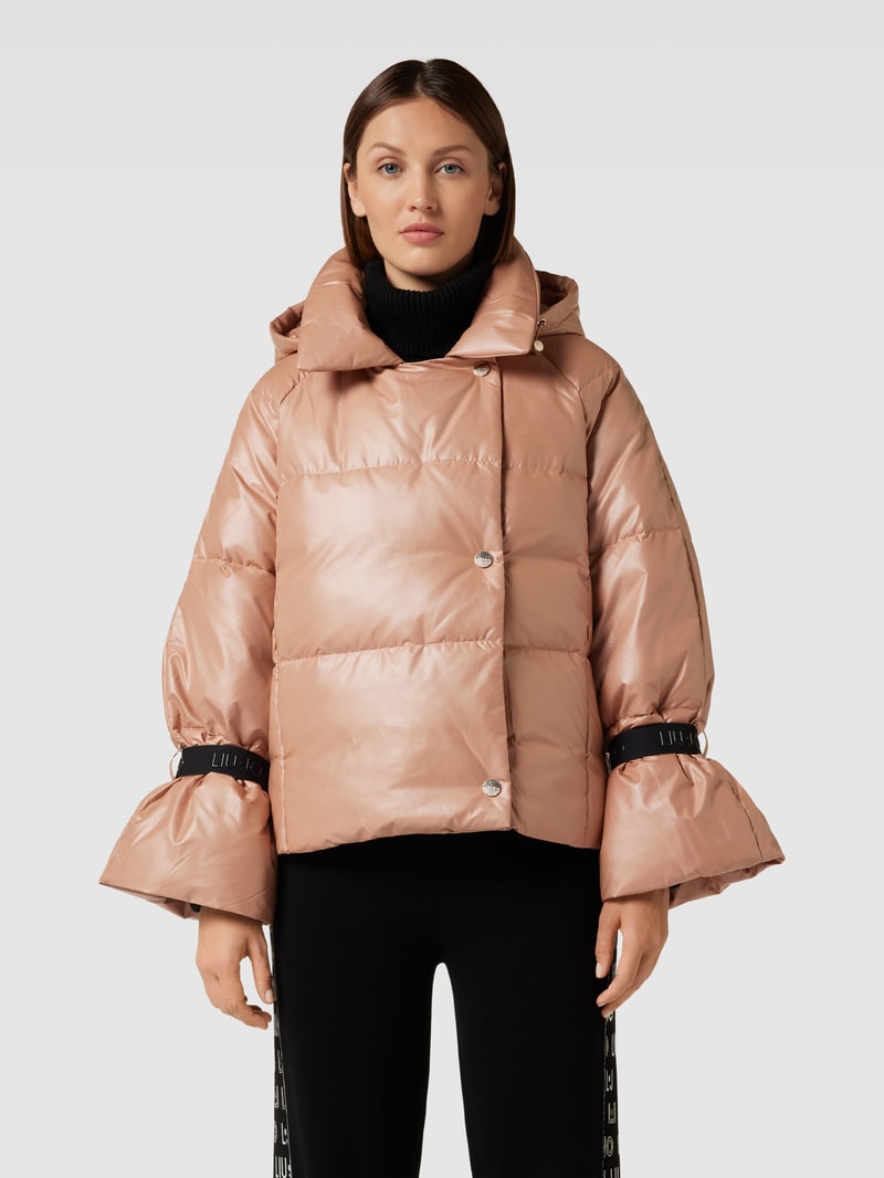Steppjacke mit Kapuze in sand