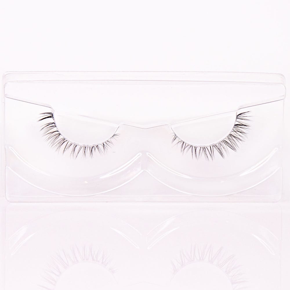 NICLAY by Florian Ferino Wimpernkranz Look 3