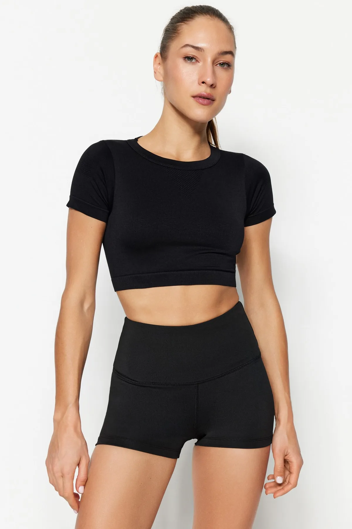 Trendyol Collection  Schwarze Restorer-Taillenreflektor-bedruckte gestrickte Sport-Extra-Shorts/kurze Leggings THMSS23TY00019