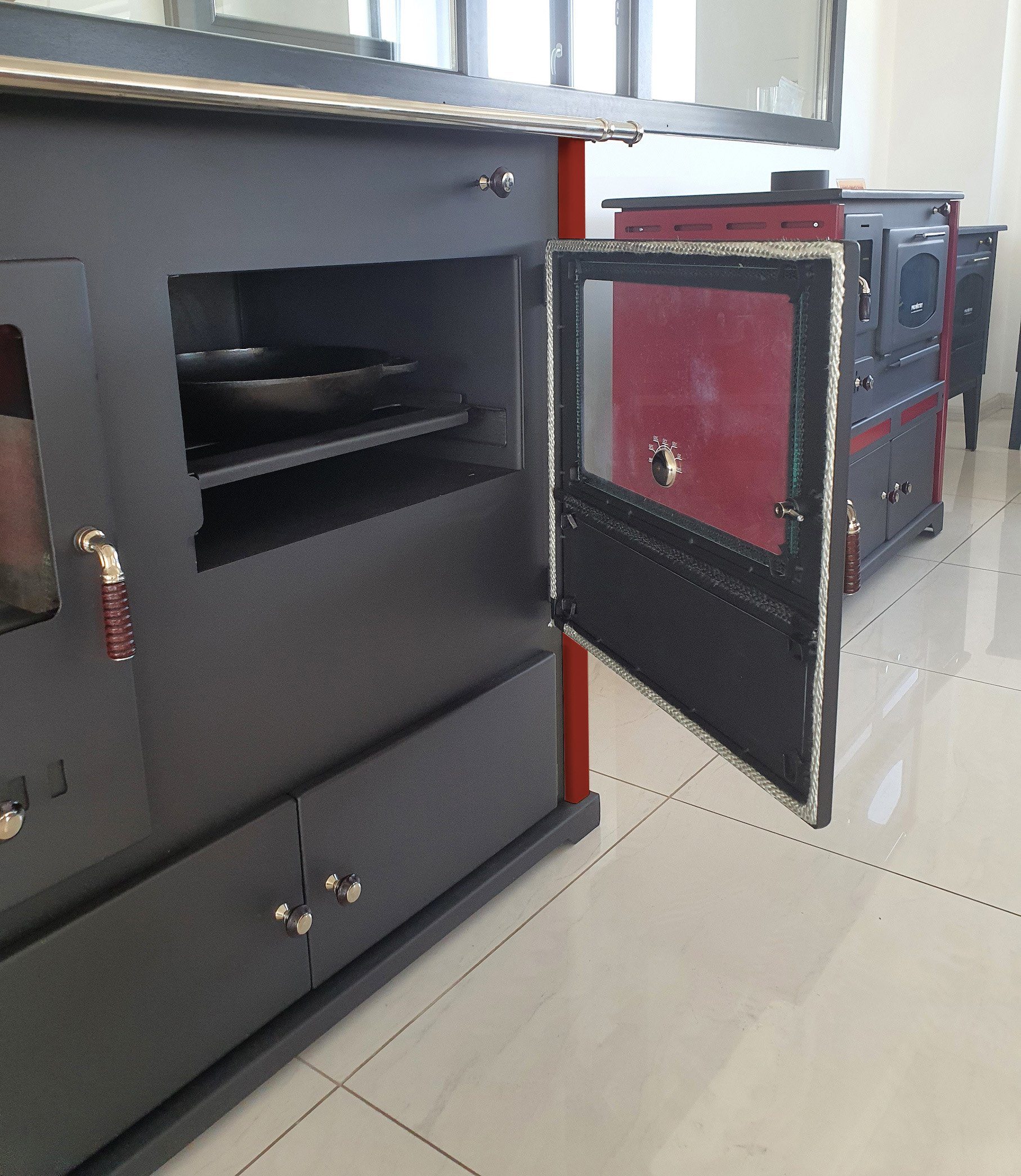 Prometey Kaminofen EEK A+ Kaminofen mit Backfach und Herdplatte Practik Lux Rot Holzofen, 9,50 kW, Zeitbrand, Küchenofen mit Backofen, Küchenherd mit Backfach