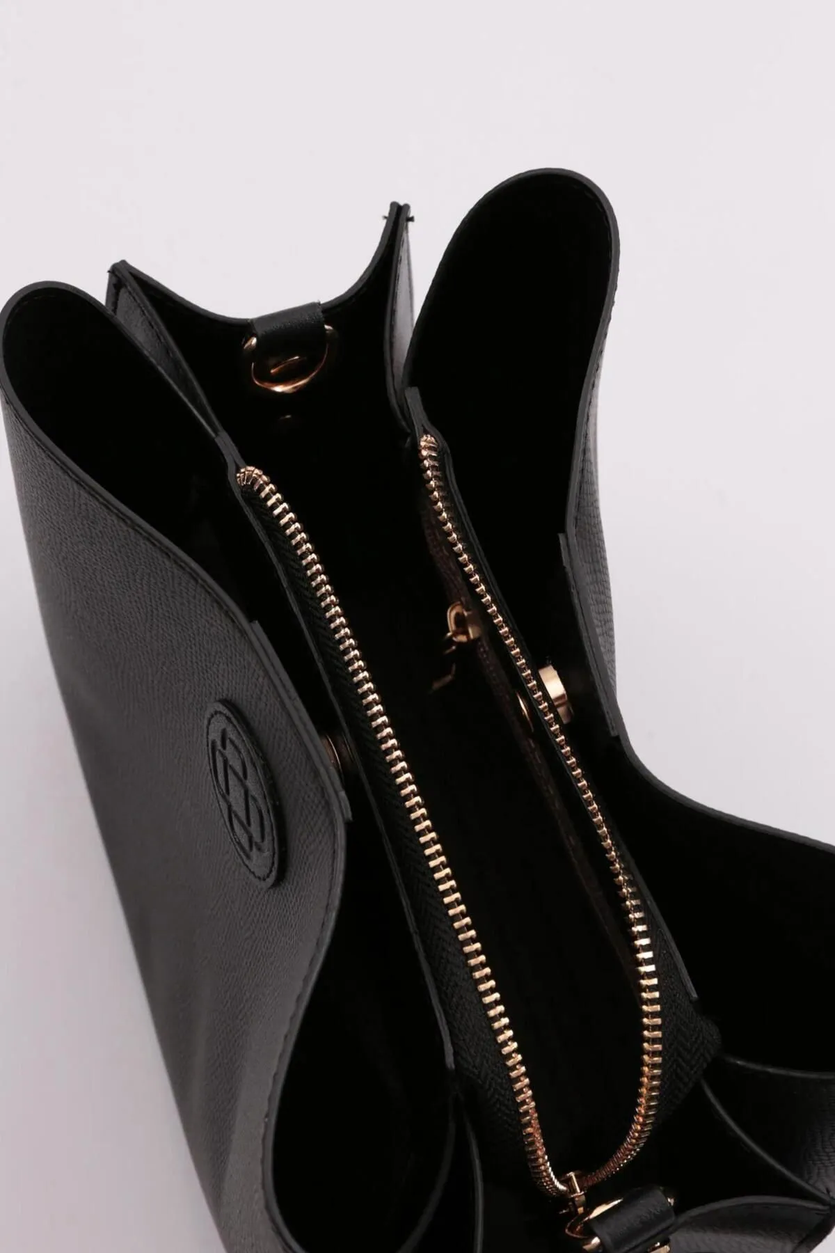 DGN  Modell 028 - Schwarze matte Aufzugstasche für Damen
